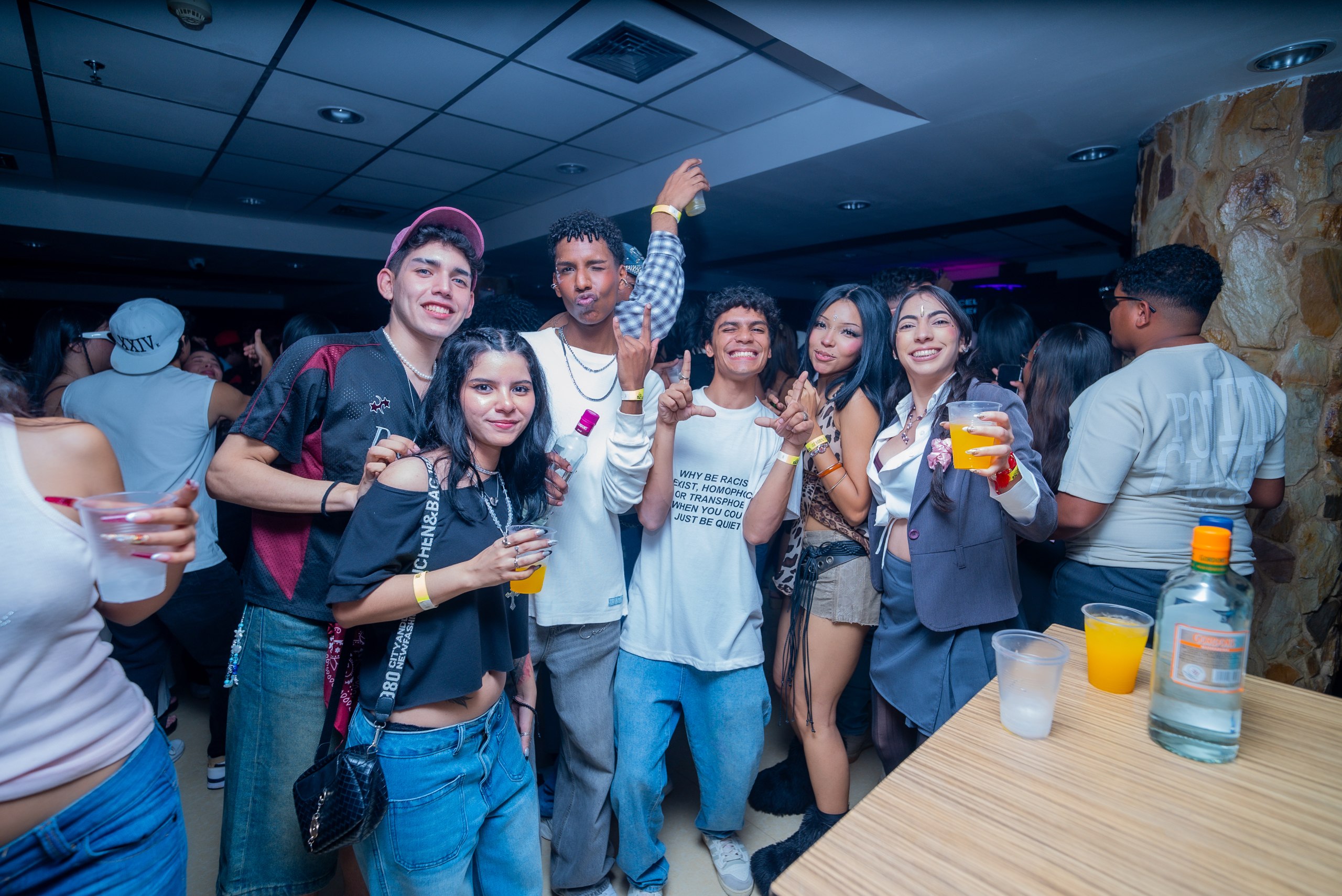 Grupo de asistentes en un evento de Otra Rutina