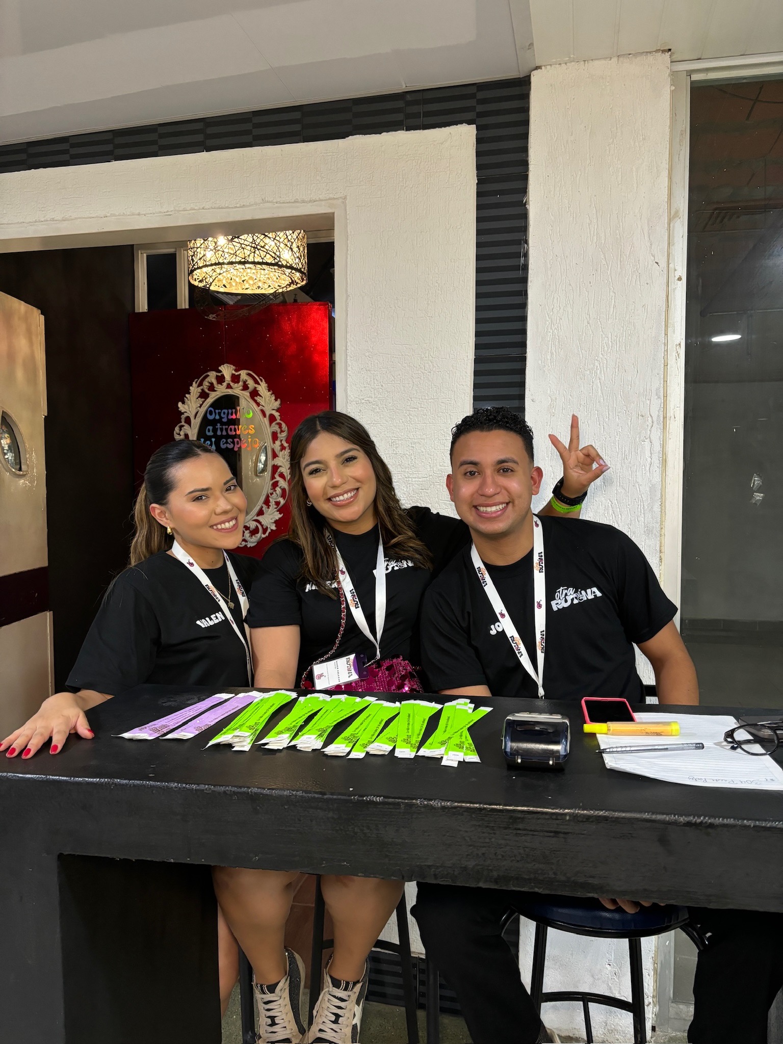 Equipo de Otra Rutina en el check-in